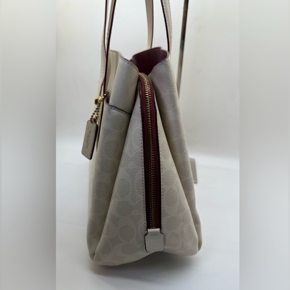 EUC Coach Lora Carryall 89576 – Chalk Signature Coated Canvas – Gold Hardware - Picture 4 of 10